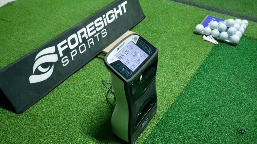 Indoor stimulator vs driving ranges golf bays
